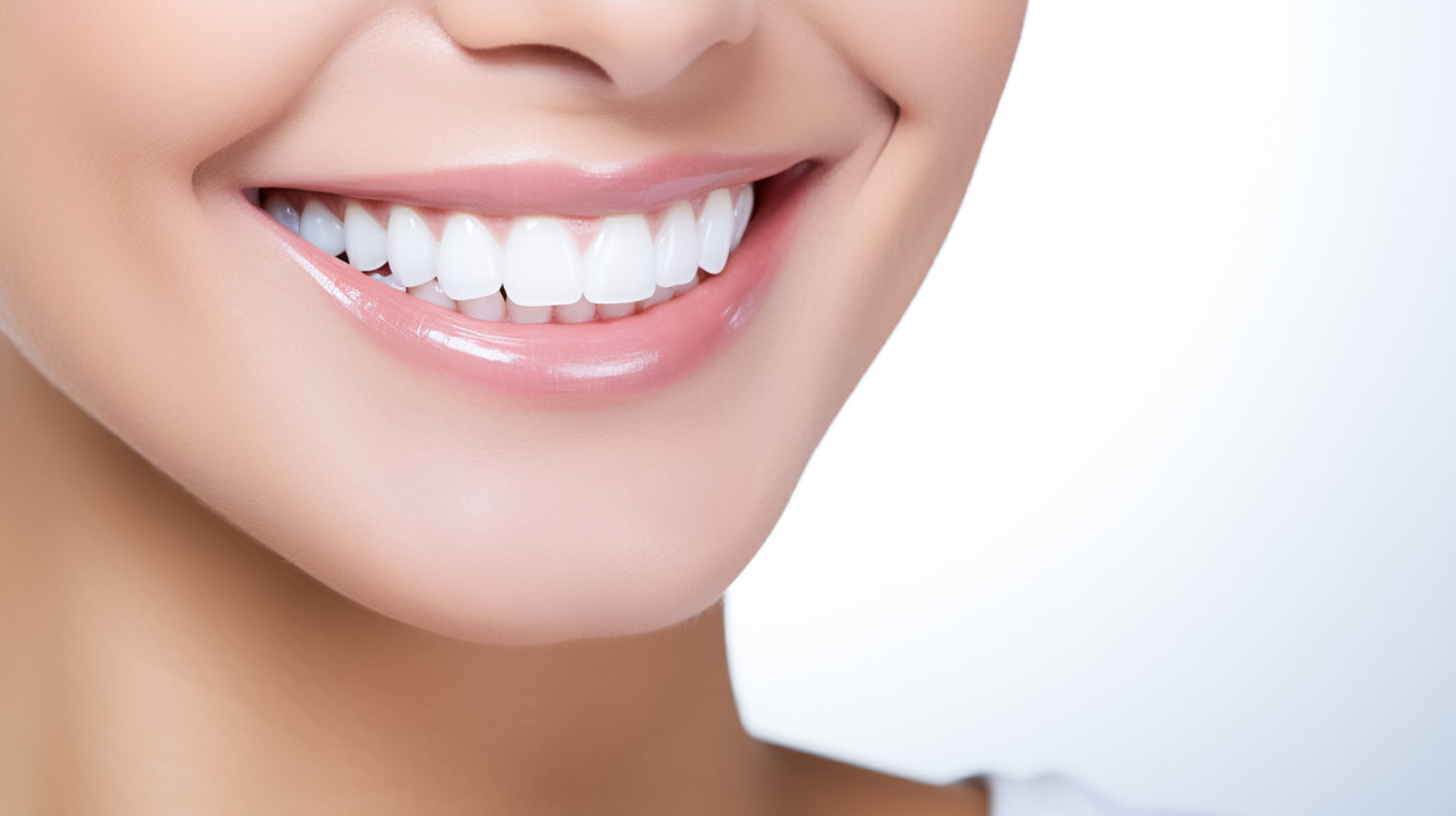 ホワイトニングで歯が白くなり笑顔に自信が出た女性