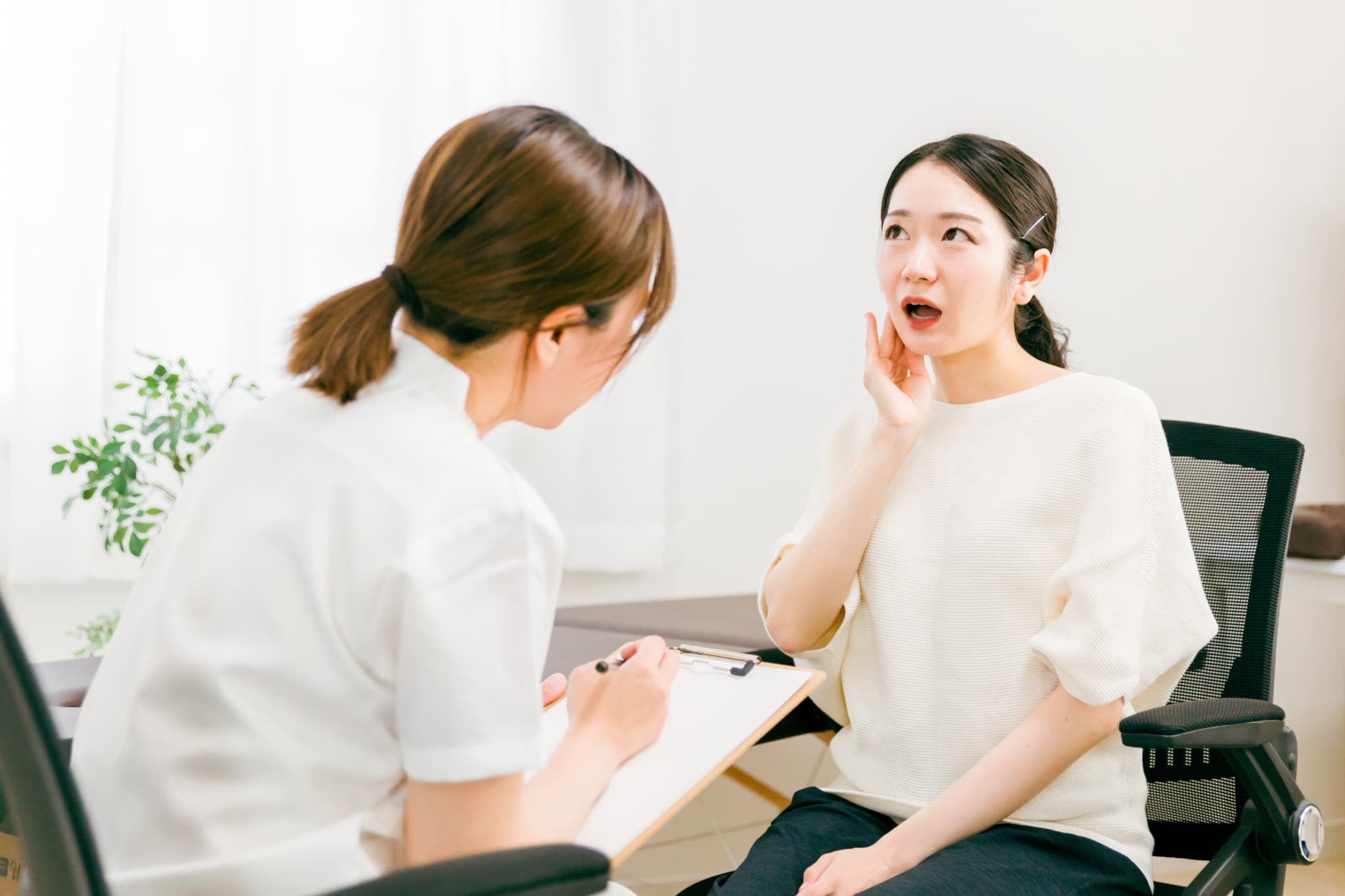顎関節症の診察の様子