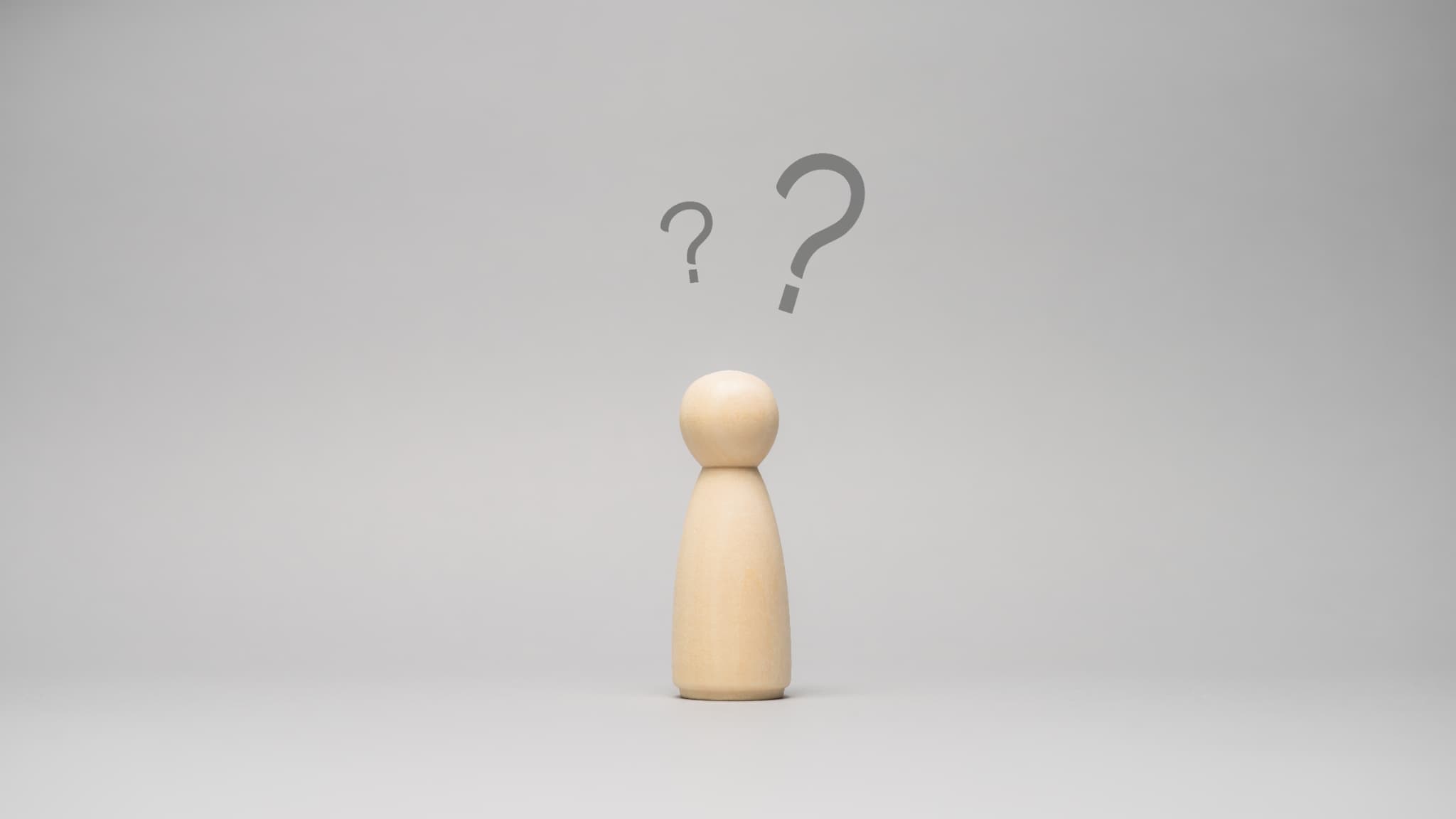 クエスチョンマークと人のイメージ