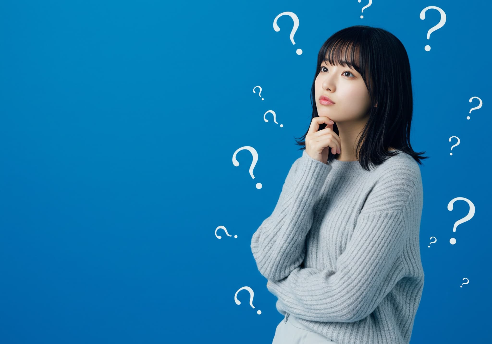 八重歯のままではいけないのか考える女性